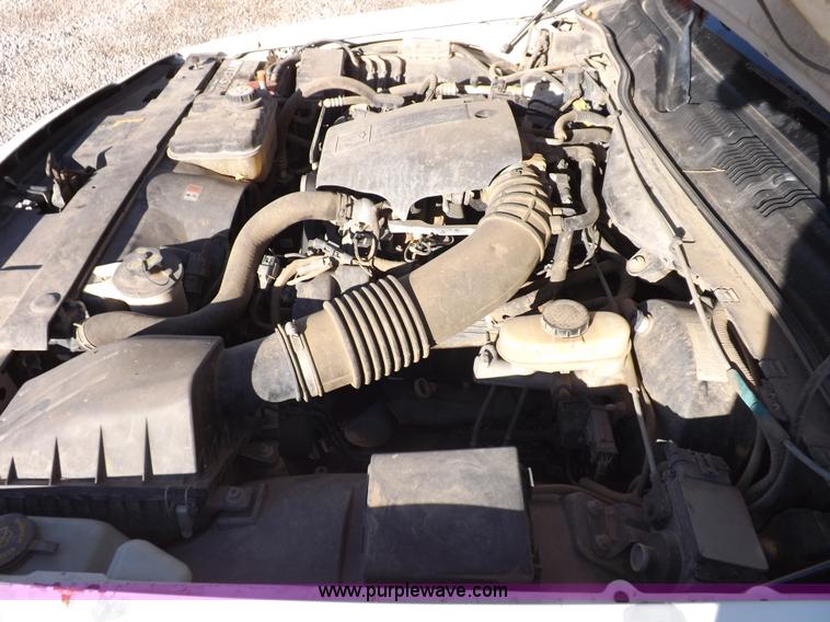 image for item I8259 2004 Ford Crown Victoria Police Interceptor