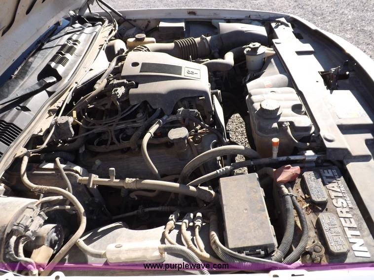 image for item I8259 2004 Ford Crown Victoria Police Interceptor