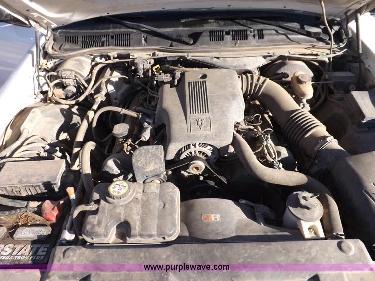 image for item I8259 2004 Ford Crown Victoria Police Interceptor