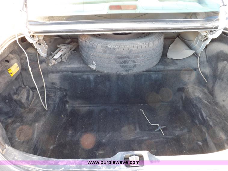 image for item I8259 2004 Ford Crown Victoria Police Interceptor