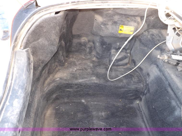 image for item I8259 2004 Ford Crown Victoria Police Interceptor