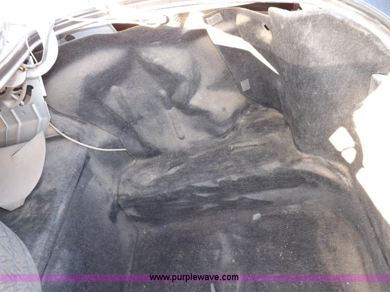 image for item I8259 2004 Ford Crown Victoria Police Interceptor