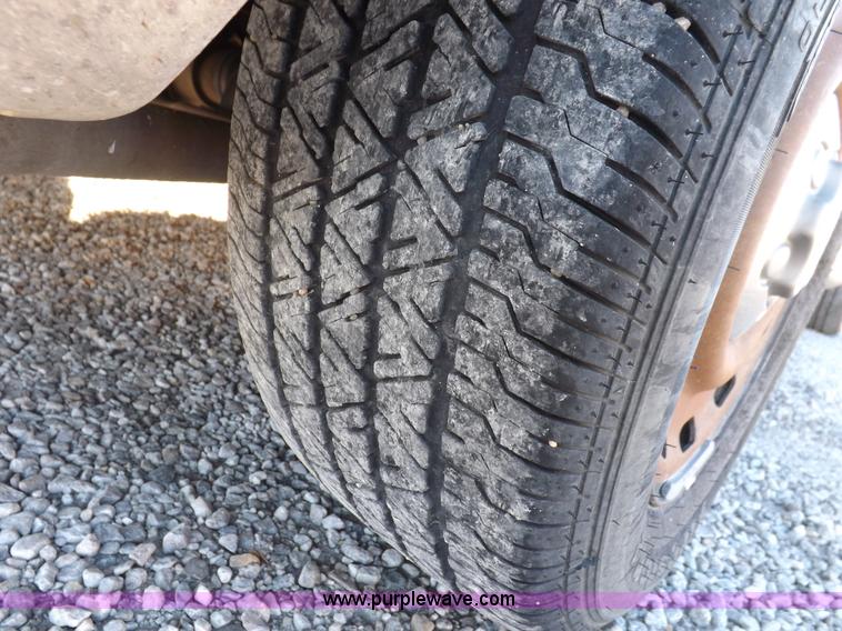 image for item I8259 2004 Ford Crown Victoria Police Interceptor