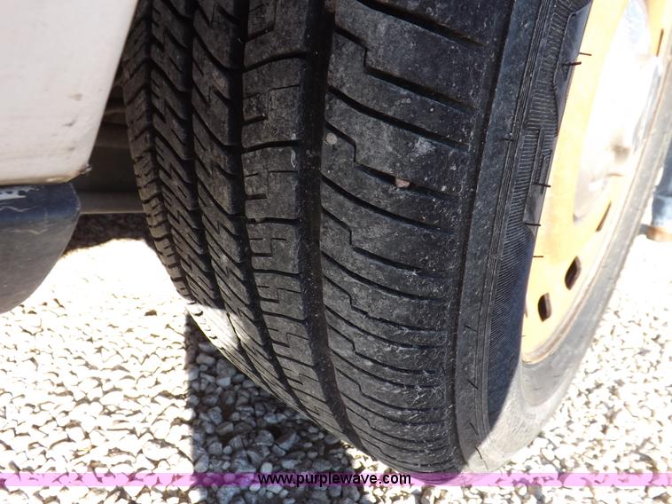 image for item I8259 2004 Ford Crown Victoria Police Interceptor