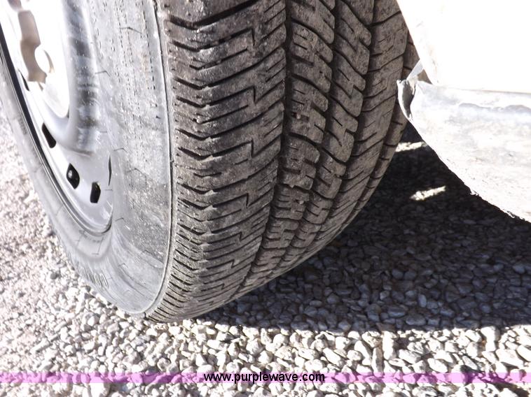 image for item I8259 2004 Ford Crown Victoria Police Interceptor