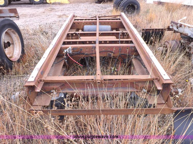 image for item I8317 (3) assorted semi trailer axles