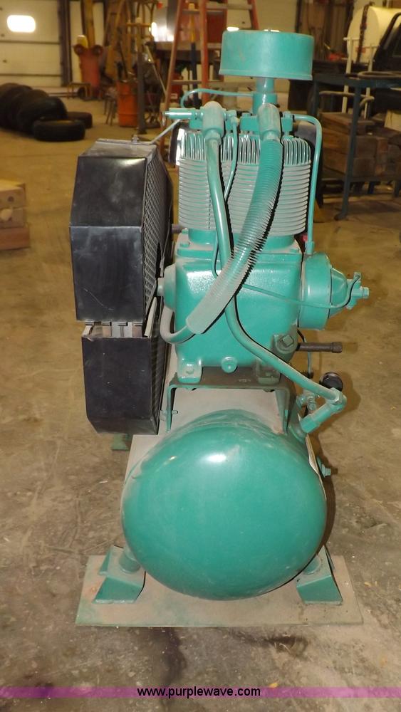 image for item I8319 Portable air compressor