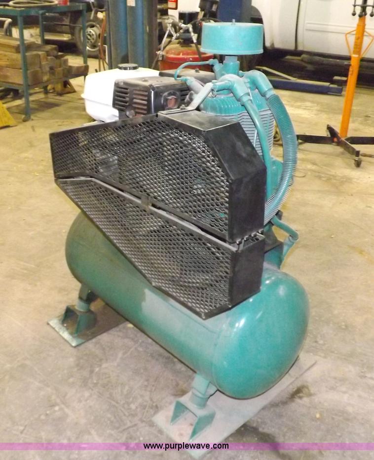 image for item I8319 Portable air compressor