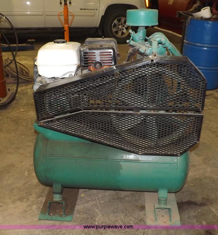 image for item I8319 Portable air compressor