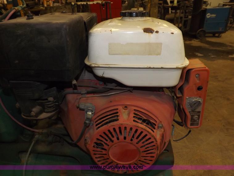 image for item I8319 Portable air compressor