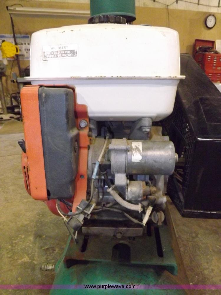 image for item I8319 Portable air compressor