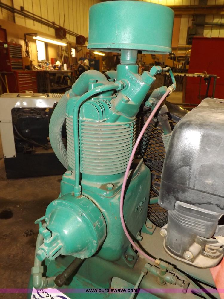 image for item I8319 Portable air compressor