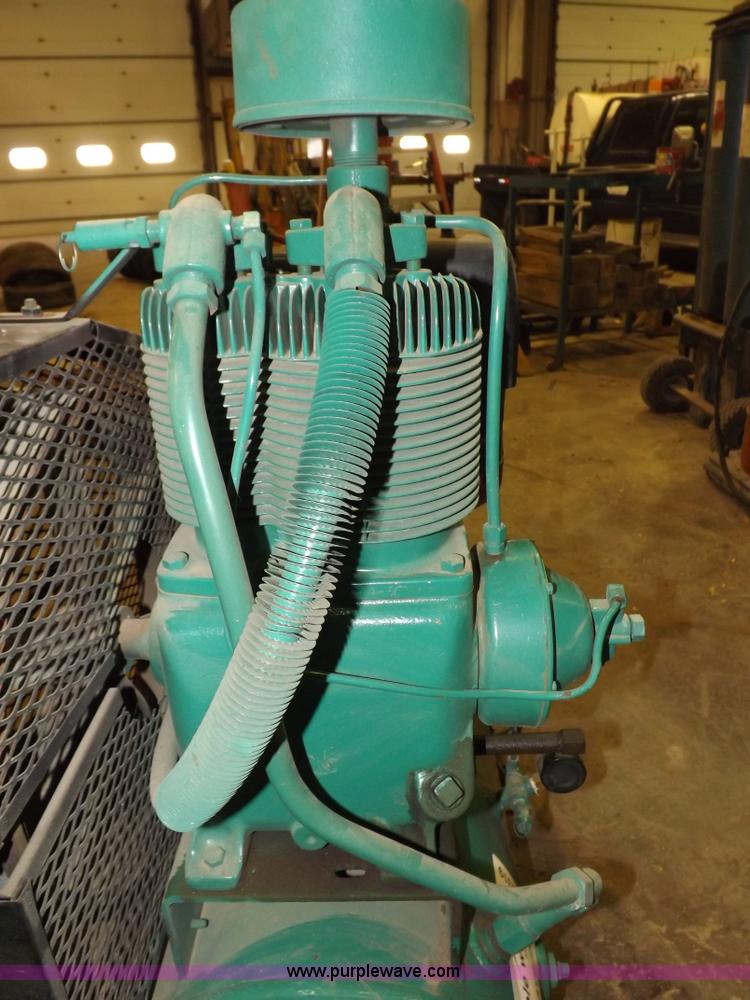 image for item I8319 Portable air compressor