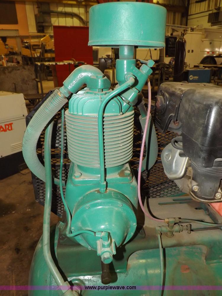 image for item I8319 Portable air compressor