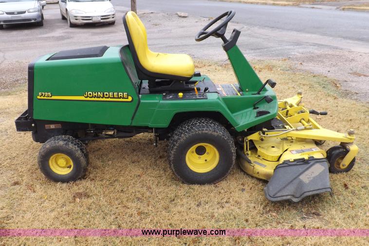 image for item I8321 John Deere F725 lawn mower