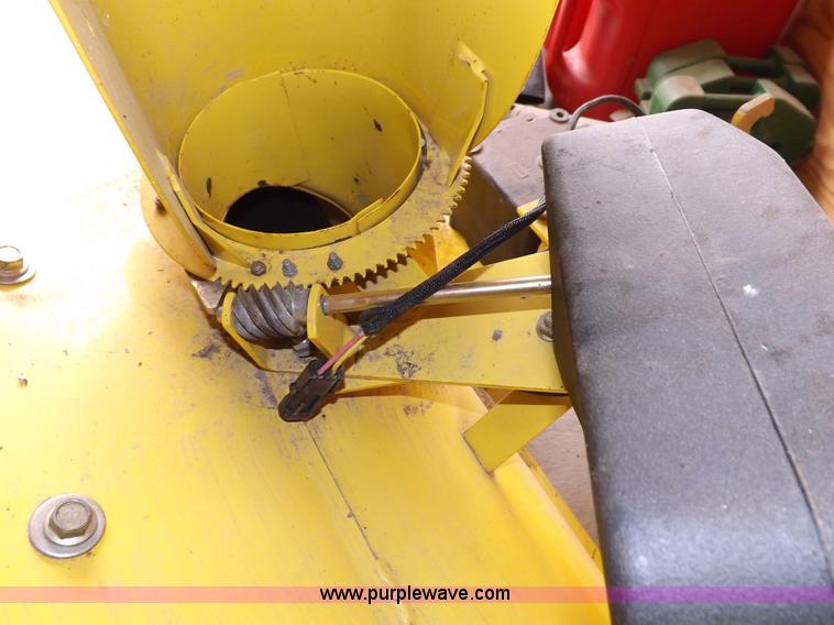 image for item I8321 John Deere F725 lawn mower