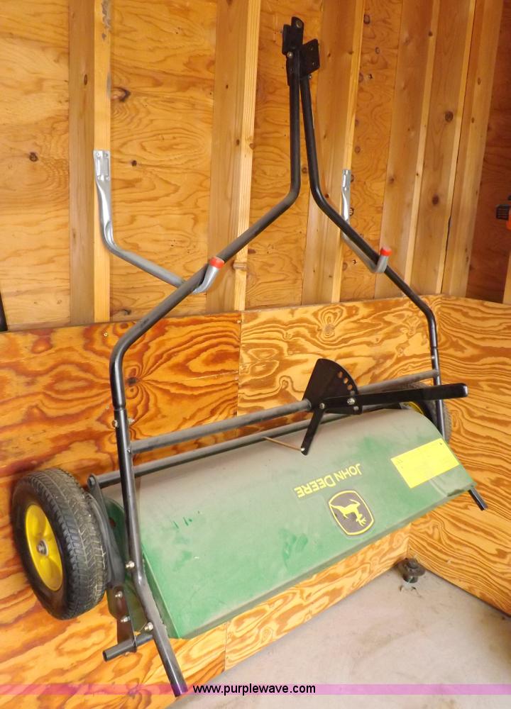 image for item I8321 John Deere F725 lawn mower