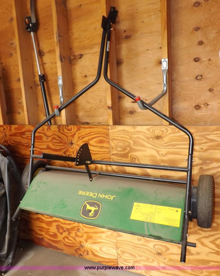 image for item I8321 John Deere F725 lawn mower
