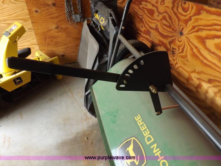 image for item I8321 John Deere F725 lawn mower