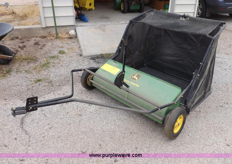image for item I8321 John Deere F725 lawn mower