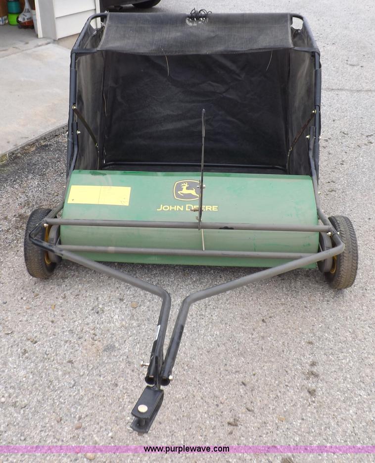 image for item I8321 John Deere F725 lawn mower