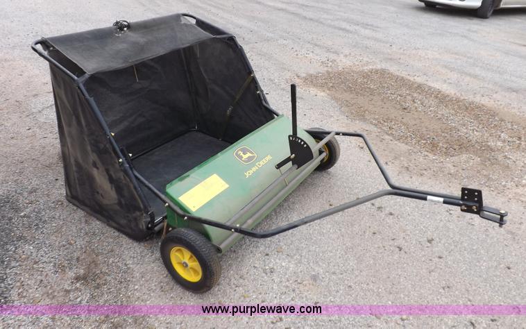 image for item I8321 John Deere F725 lawn mower