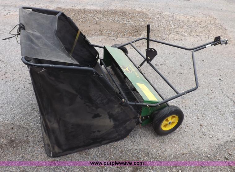 image for item I8321 John Deere F725 lawn mower