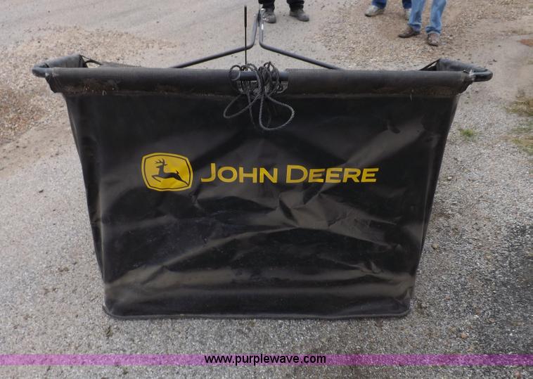 image for item I8321 John Deere F725 lawn mower