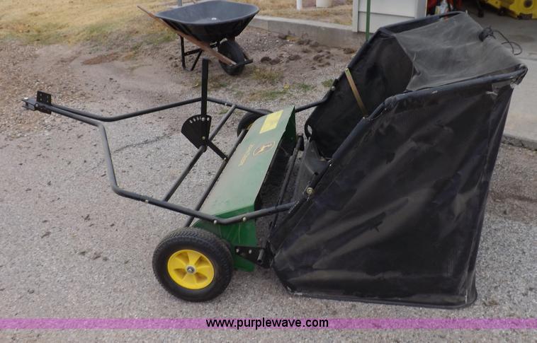 image for item I8321 John Deere F725 lawn mower