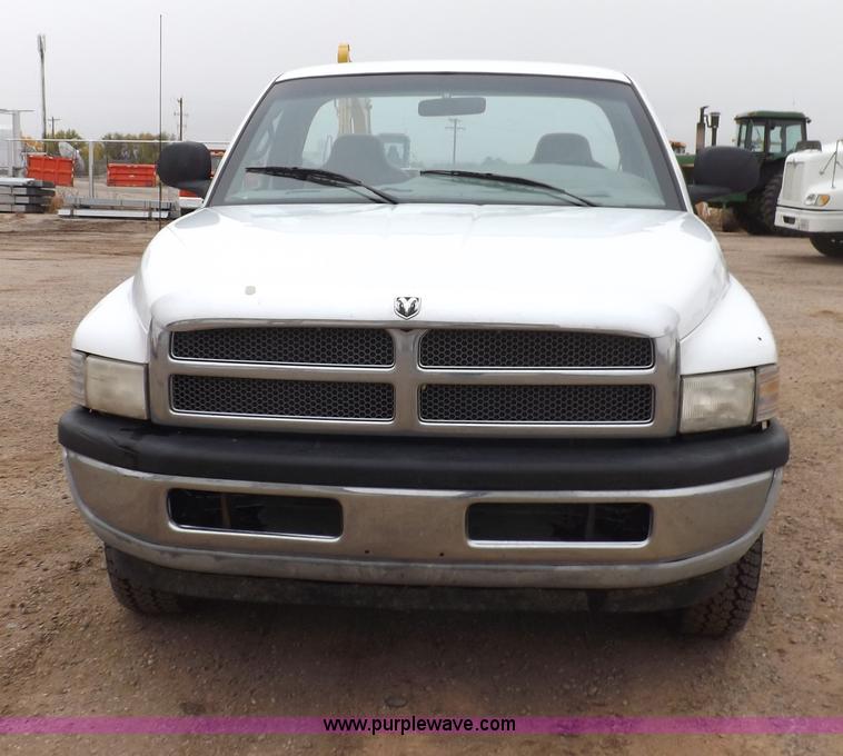 image for item I8322 1999 Dodge Ram 1500 pickup truck