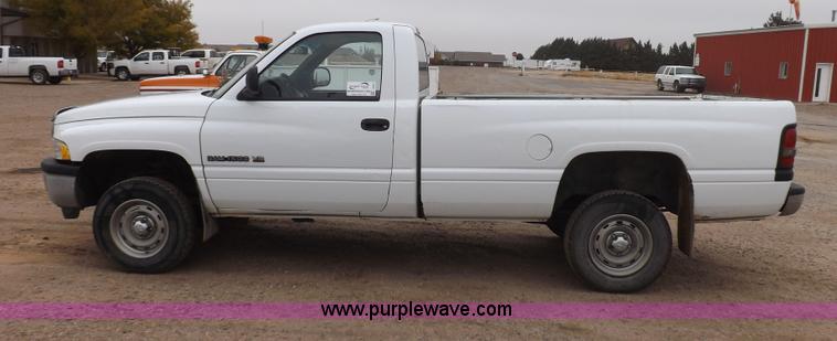 image for item I8322 1999 Dodge Ram 1500 pickup truck
