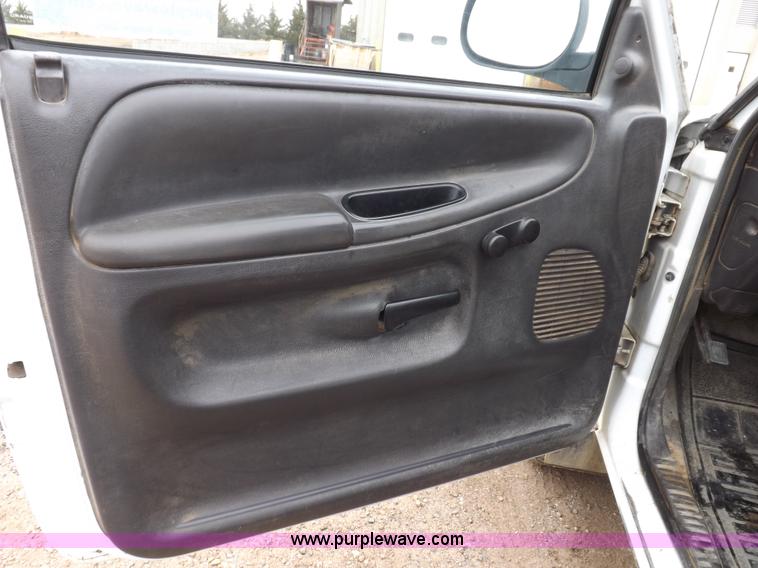 image for item I8322 1999 Dodge Ram 1500 pickup truck