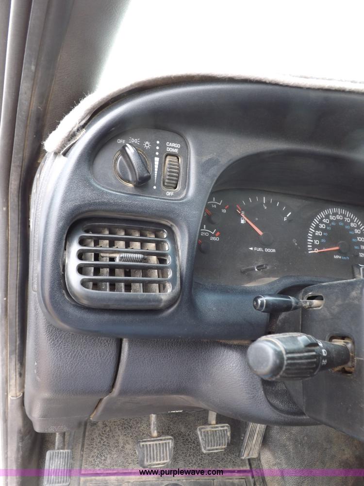 image for item I8322 1999 Dodge Ram 1500 pickup truck