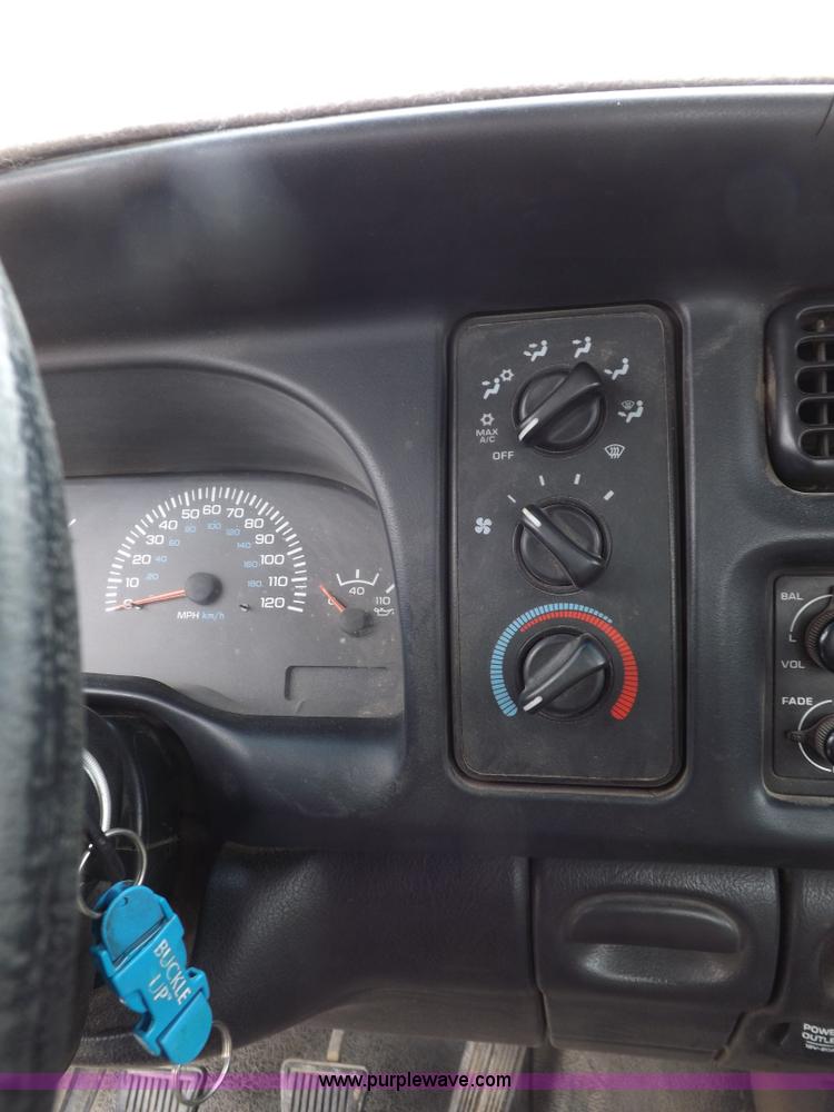 image for item I8322 1999 Dodge Ram 1500 pickup truck