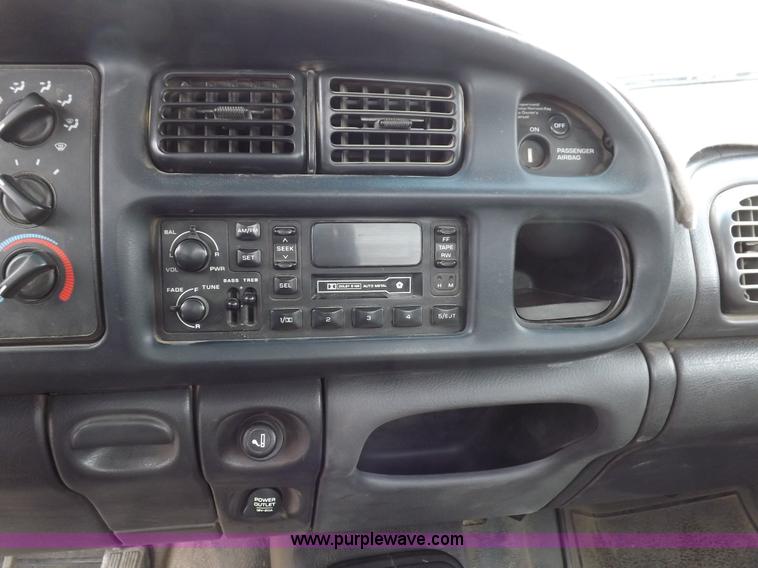 image for item I8322 1999 Dodge Ram 1500 pickup truck