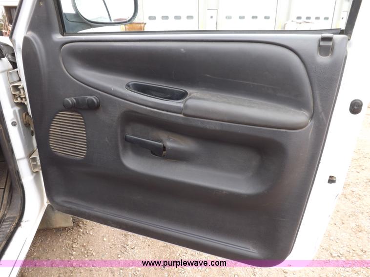 image for item I8322 1999 Dodge Ram 1500 pickup truck