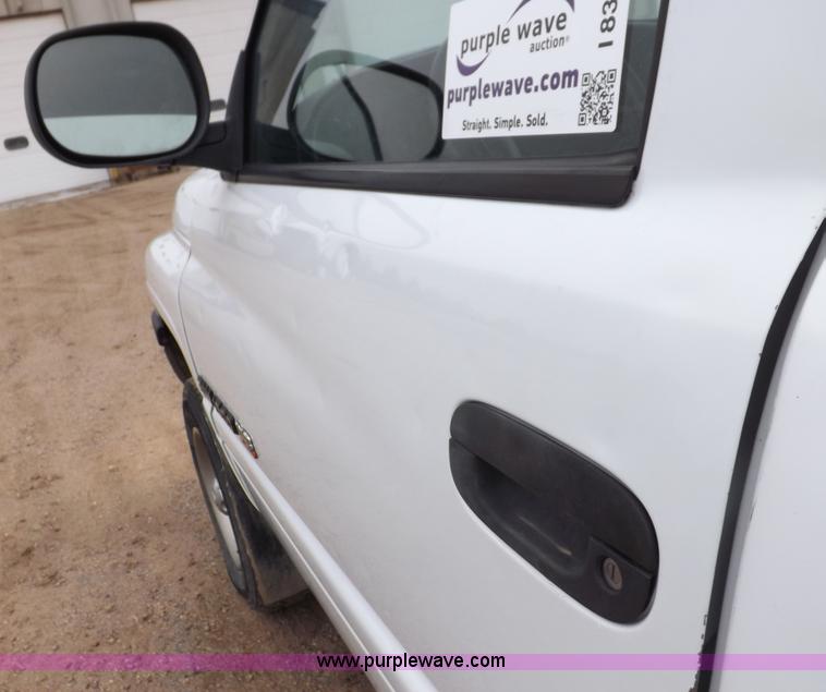 image for item I8322 1999 Dodge Ram 1500 pickup truck
