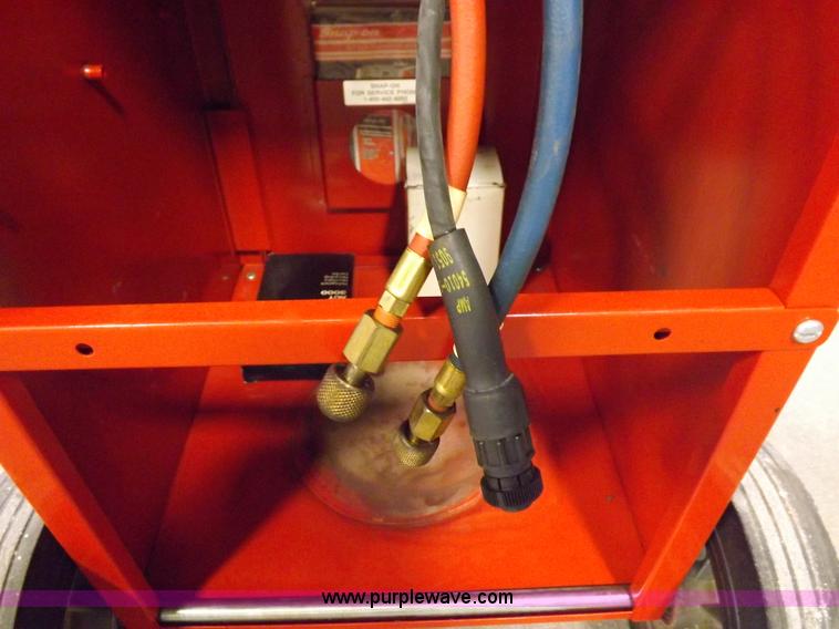 image for item I8343 Snap-On refrigerant recovery system