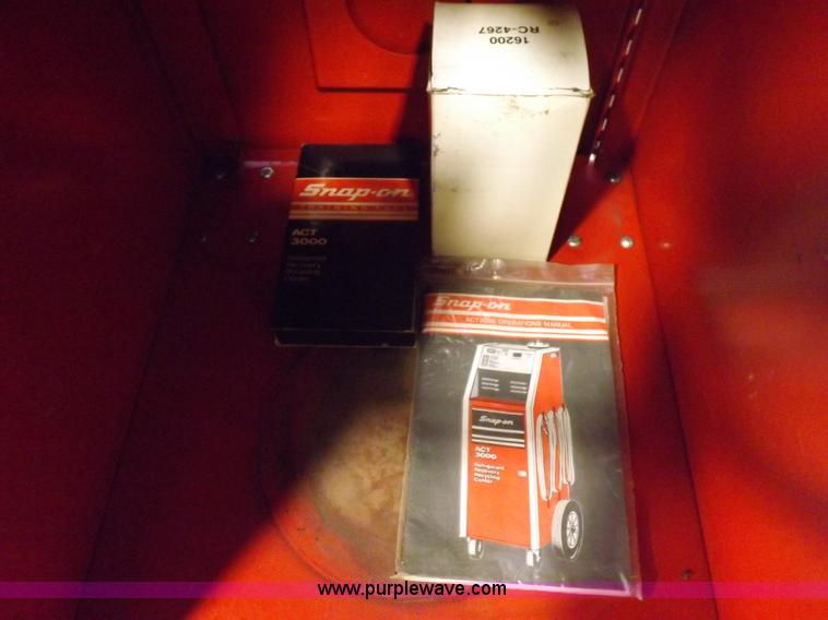 image for item I8343 Snap-On refrigerant recovery system