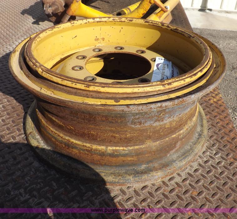 image for item I8345 Motor grader wheel