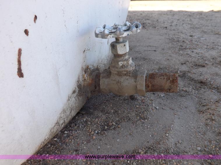 image for item I8347 Approximately 500 gallon fuel tank