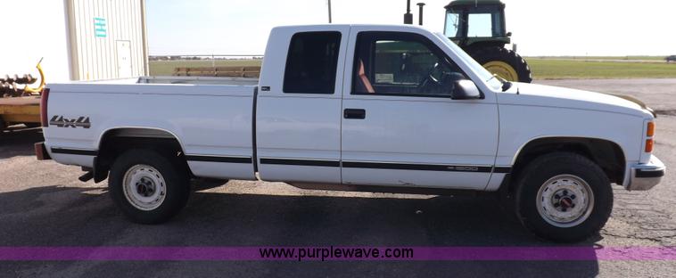 image for item I8349 1995 GMC Sierra 1500 SL Ext. Cab pickup truck