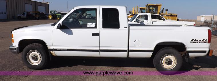 image for item I8349 1995 GMC Sierra 1500 SL Ext. Cab pickup truck