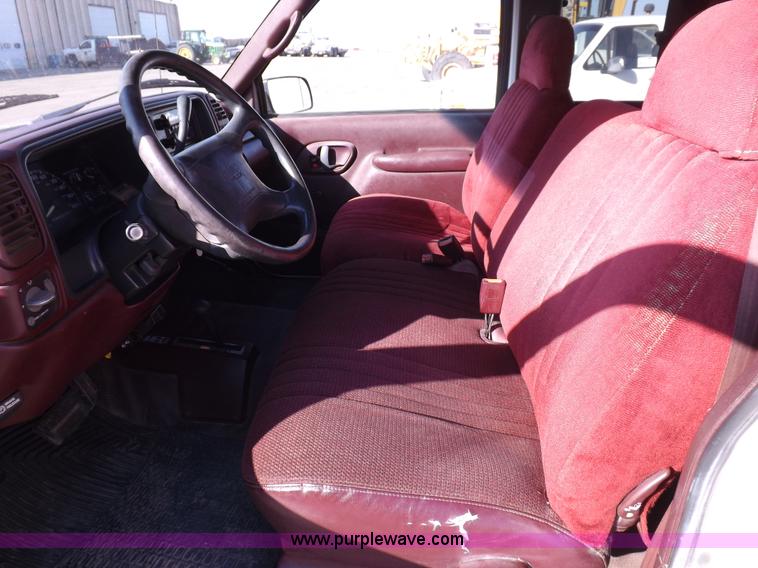 image for item I8349 1995 GMC Sierra 1500 SL Ext. Cab pickup truck