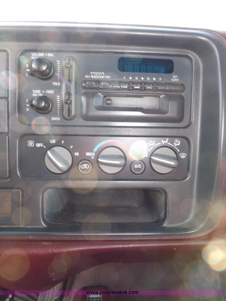 image for item I8349 1995 GMC Sierra 1500 SL Ext. Cab pickup truck