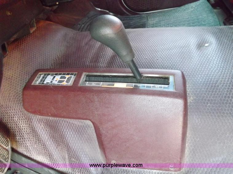 image for item I8349 1995 GMC Sierra 1500 SL Ext. Cab pickup truck