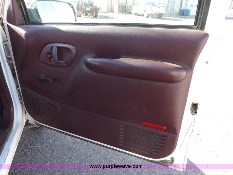 image for item I8349 1995 GMC Sierra 1500 SL Ext. Cab pickup truck