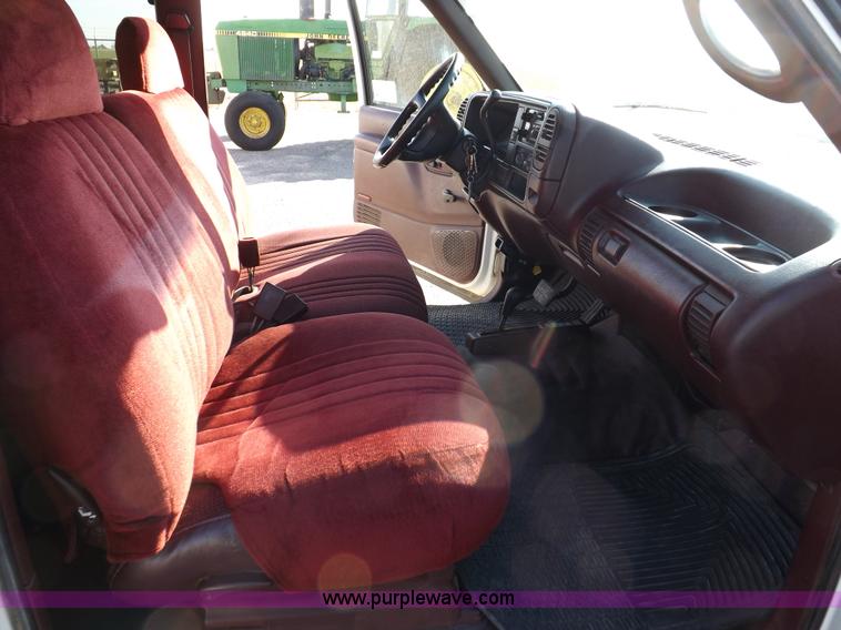 image for item I8349 1995 GMC Sierra 1500 SL Ext. Cab pickup truck