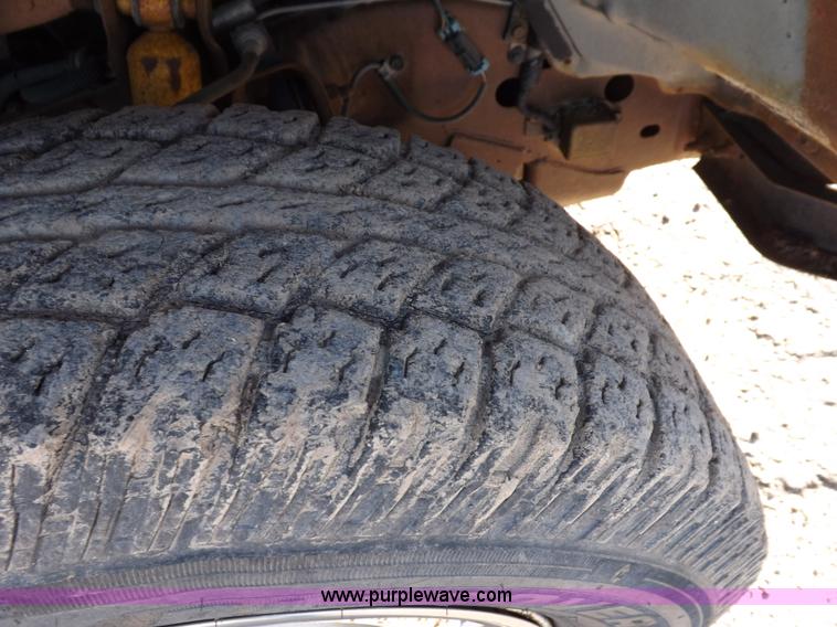 image for item I8349 1995 GMC Sierra 1500 SL Ext. Cab pickup truck