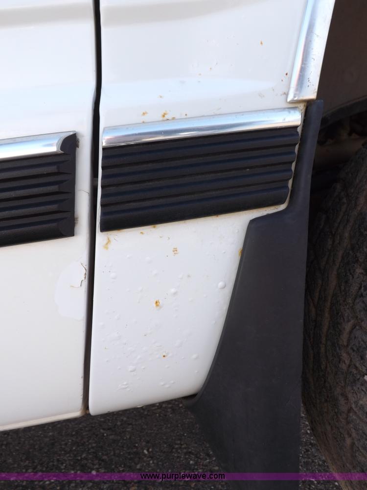 image for item I8349 1995 GMC Sierra 1500 SL Ext. Cab pickup truck